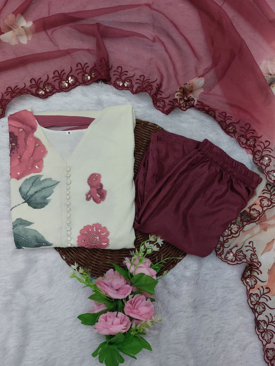 Featuring beautiful Heavy Suit Set which is beautifully decorated Embroidered🪡and Hand work.(RRRD10) 02