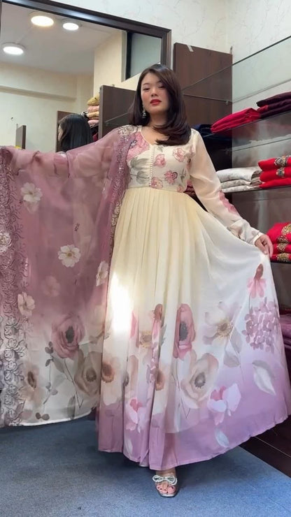 Featuring beautiful Heavy Suit Set which is beautifully decorated Embroidered🪡and Hand work.(RRRD10) 02