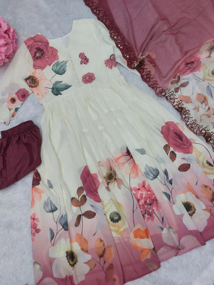 Featuring beautiful Heavy Suit Set which is beautifully decorated Embroidered🪡and Hand work.(RRRD10)