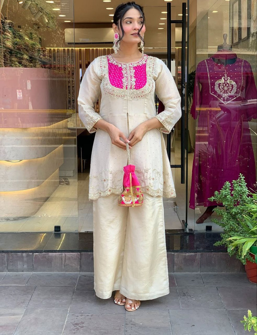 Featuring beautiful Heavy Set which is beautifully decorated Embroidered🪡and work.  (RRRD08) 02