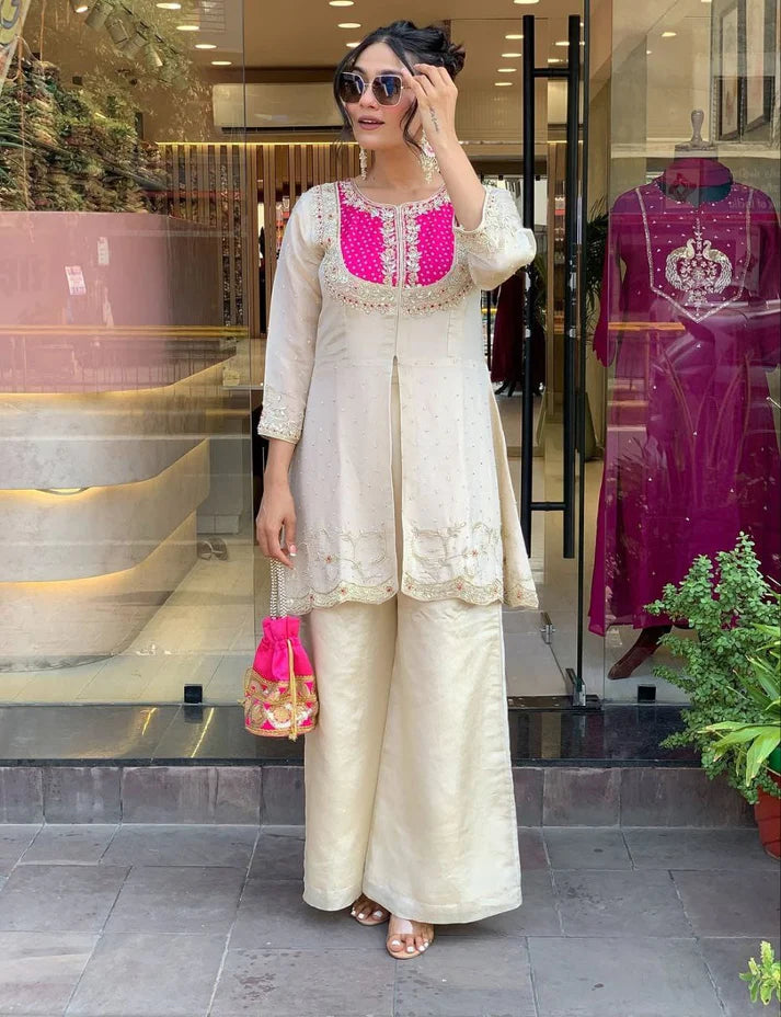 Featuring beautiful Heavy Set which is beautifully decorated Embroidered🪡and work.  (RRRD08)