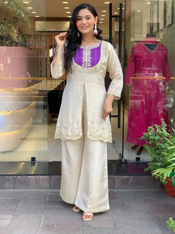 Featuring beautiful Heavy Set which is beautifully decorated Embroidered🪡and work.  (RRRD08) 02