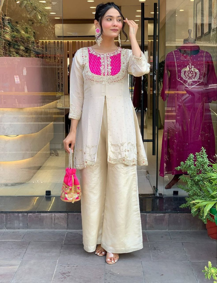 Featuring beautiful Heavy Set which is beautifully decorated Embroidered🪡and work.  (RRRD08) 02