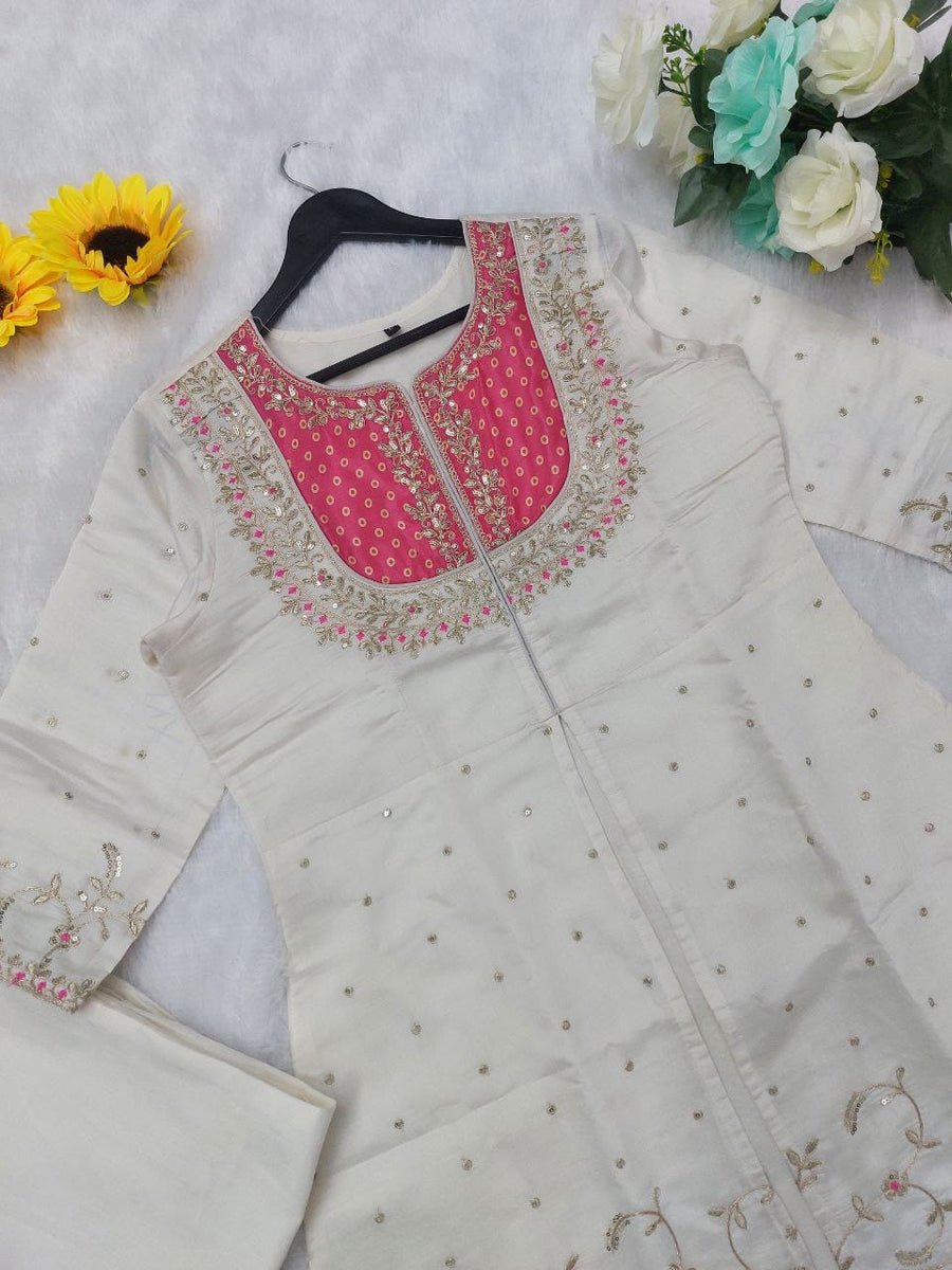 Featuring beautiful Heavy Set which is beautifully decorated Embroidered🪡and work.  (RRRD08) 02