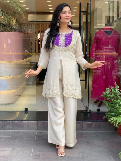 Featuring beautiful Heavy Set which is beautifully decorated Embroidered🪡and work.  (RRRD08) 02