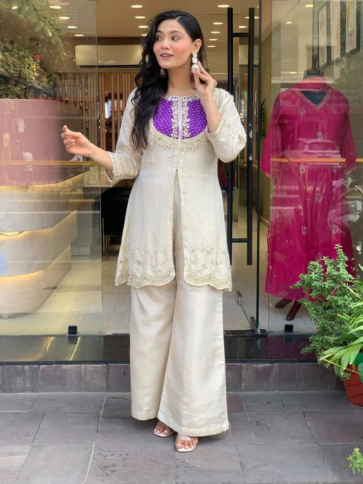 Featuring beautiful Heavy Set which is beautifully decorated Embroidered🪡and work.  (RRRD08) 02