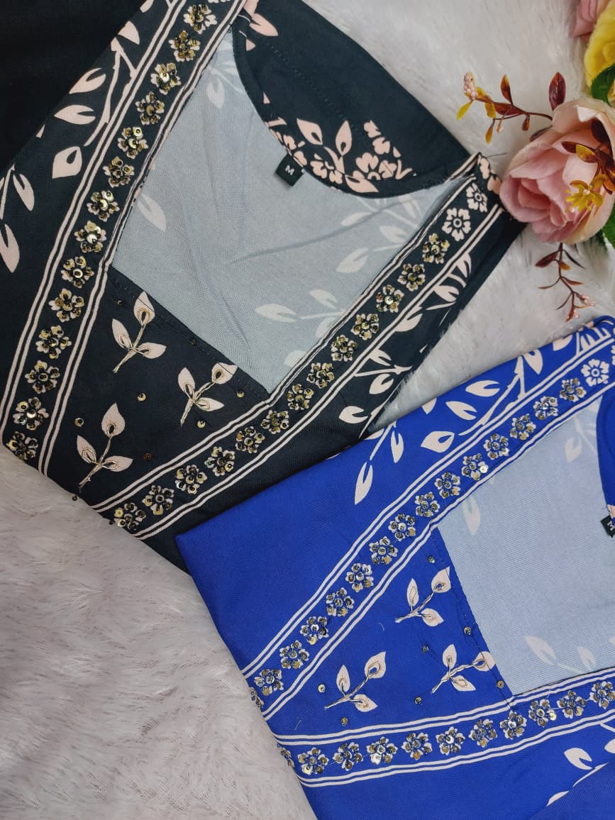 Featuring beautiful Heavy Suit Set which is beautifully decorated with hand work. It is paired with matching pants. (RRRD05) 02