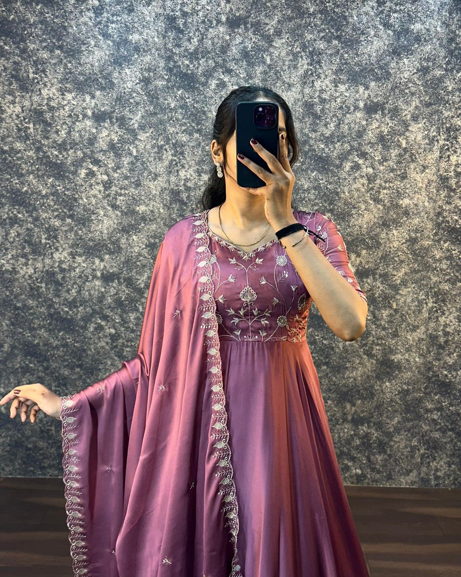 Featuring beautiful Heavy Gown with duppata Set which is beautifully decorated Embroidered🪡and Hand work. (RRRD03)