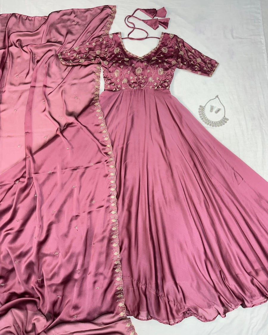 Featuring beautiful Heavy Gown with duppata Set which is beautifully decorated Embroidered🪡and Hand work. (RRRD03)