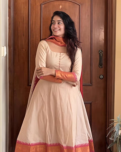 Featuring beautiful Heavy Suit Set which is beautifully decorated potli🪡. It is paired with matching duppata (RRRD01)