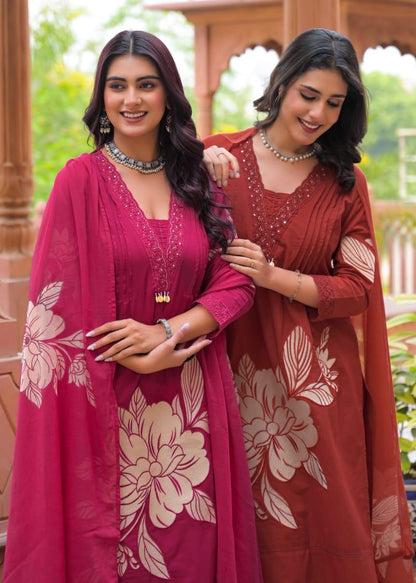 Featuring beautiful Heavy Set which is beautifully decorated All over Handwork🪡on suit and digital print. (SWDH02)