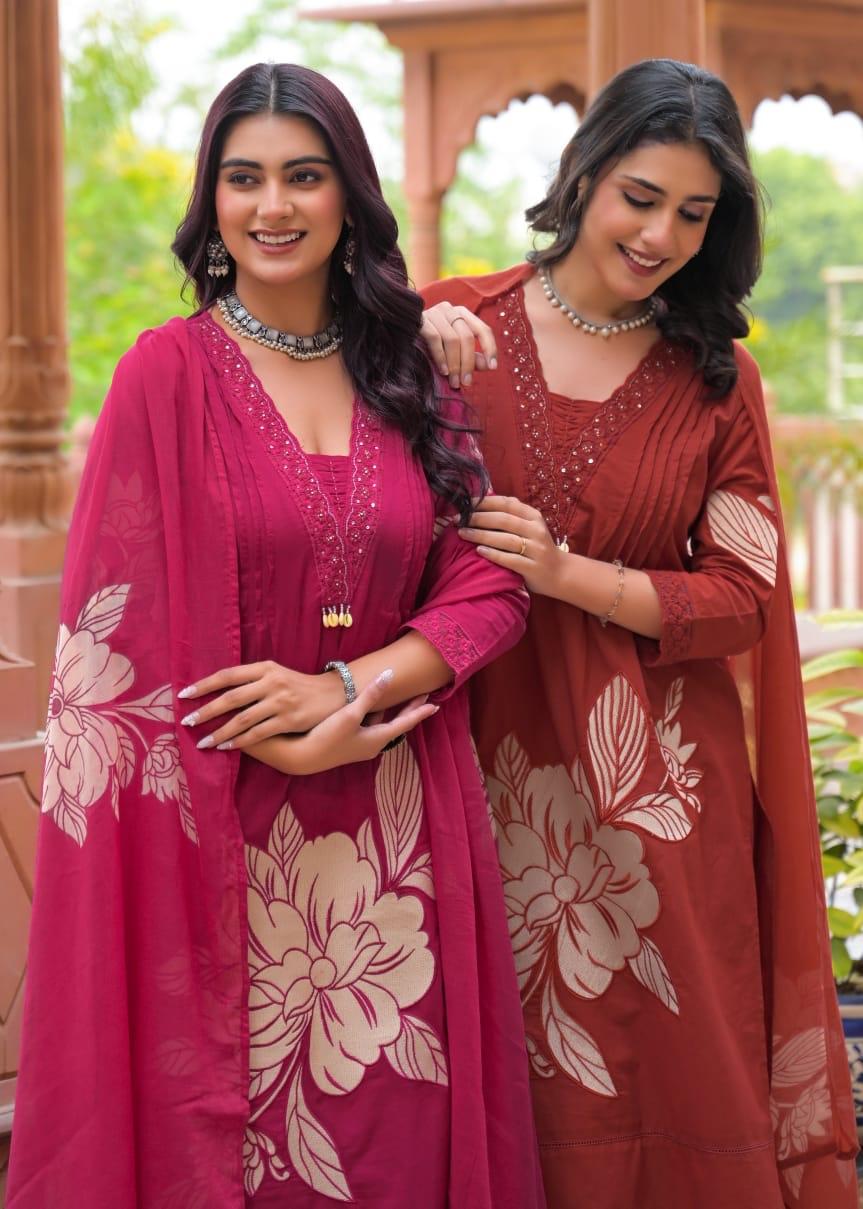 Featuring beautiful Heavy Set which is beautifully decorated All over Handwork🪡on suit and digital print. (SWDH02)