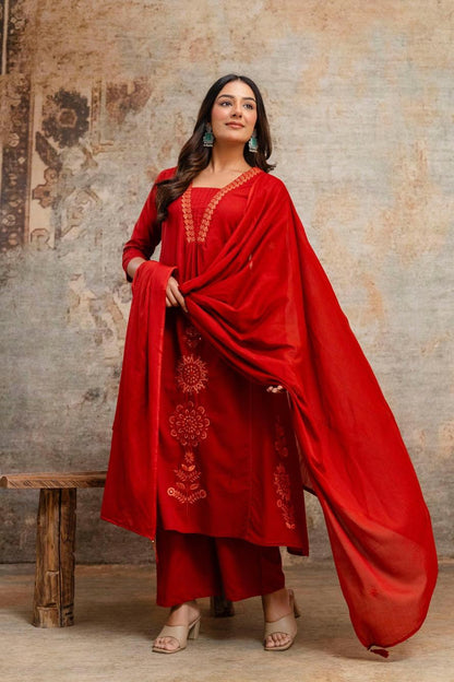 Featuring beautiful Heavy Set which is beautifully decorated All over Handwork🪡on suit and digital print. (SWDH03)