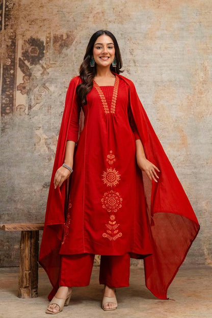 Featuring beautiful Heavy Set which is beautifully decorated All over Handwork🪡on suit and digital print. (SWDH03)