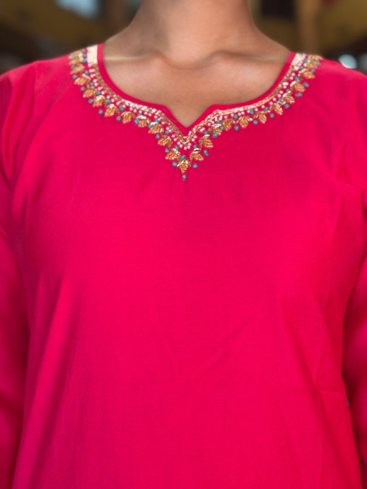 Featuring beautiful Heavy Set which is beautifully decorated All over Handwork🪡on suit and digital print. (SWDH04)