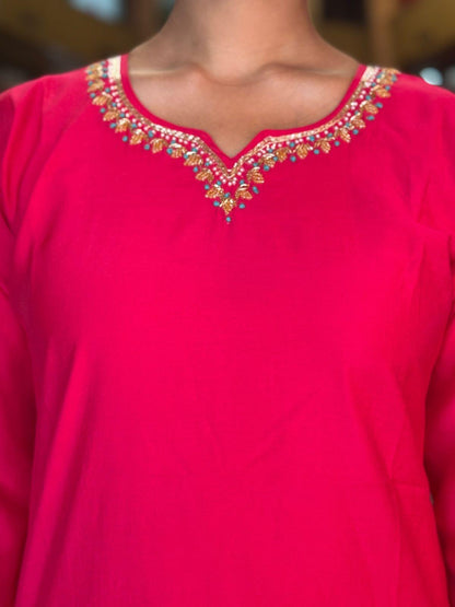 Featuring beautiful Heavy Set which is beautifully decorated All over Handwork🪡on suit and digital print. (SWDH04)