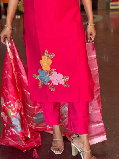 Featuring beautiful Heavy Set which is beautifully decorated All over Handwork🪡on suit and digital print. (SWDH04)