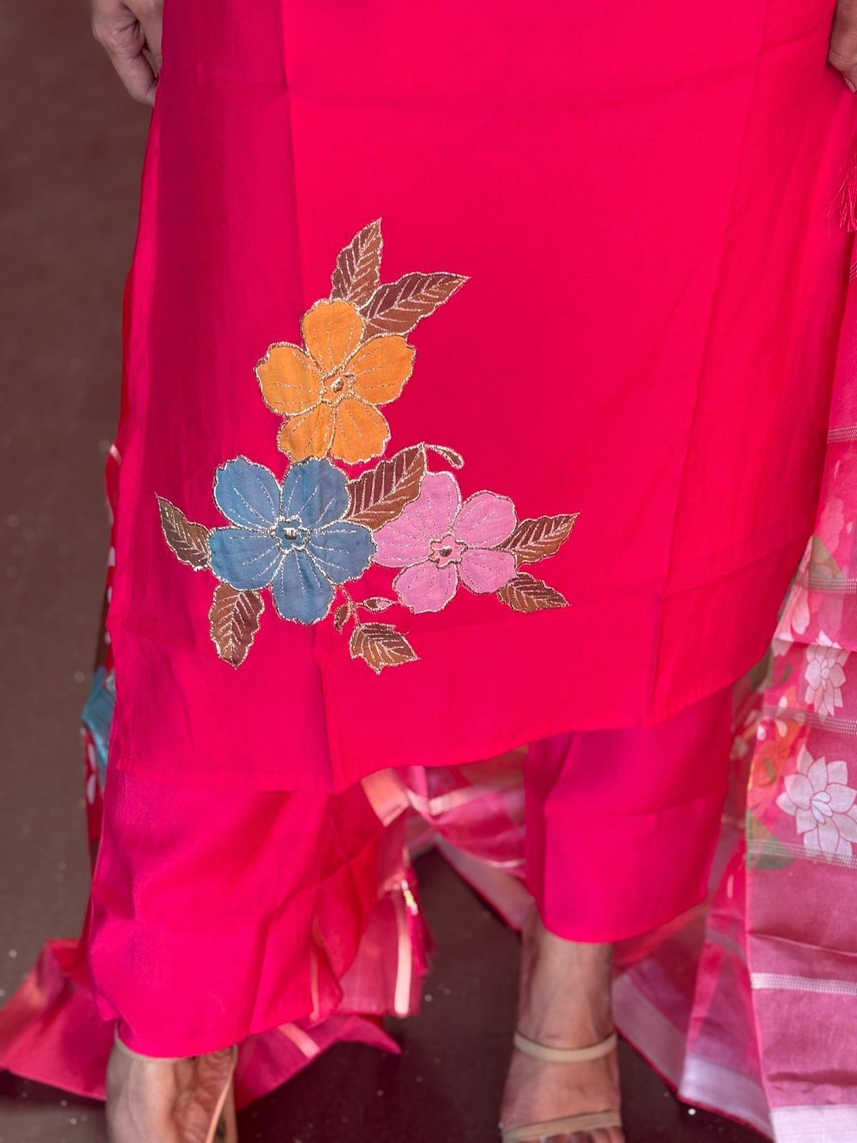 Featuring beautiful Heavy Set which is beautifully decorated All over Handwork🪡on suit and digital print. (SWDH04)