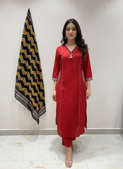 Featuring beautiful Heavy Set which is beautifully decorated All over Handwork🪡on suit Roamn Silk  (SWDH05)