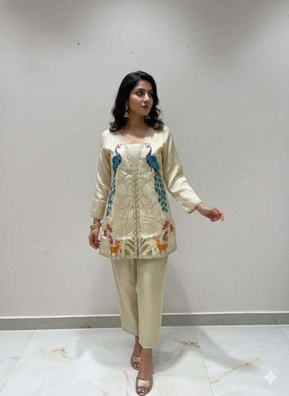 Featuring beautiful Heavy Set which is beautifully decorated Embroidered🪡and work.  (SWDH06)