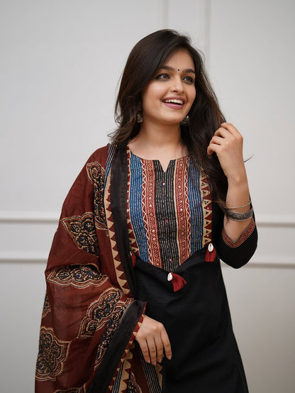 New stylish and affordable beautiful straight fit set with beautiful neck work and fabric pure Cotton slub. (SWSK01)