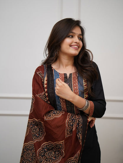 New stylish and affordable beautiful straight fit set with beautiful neck work and fabric pure Cotton slub. (SWSK01)