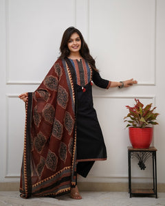 New stylish and affordable beautiful straight fit set with beautiful neck work and fabric pure Cotton slub. (SWSK01)