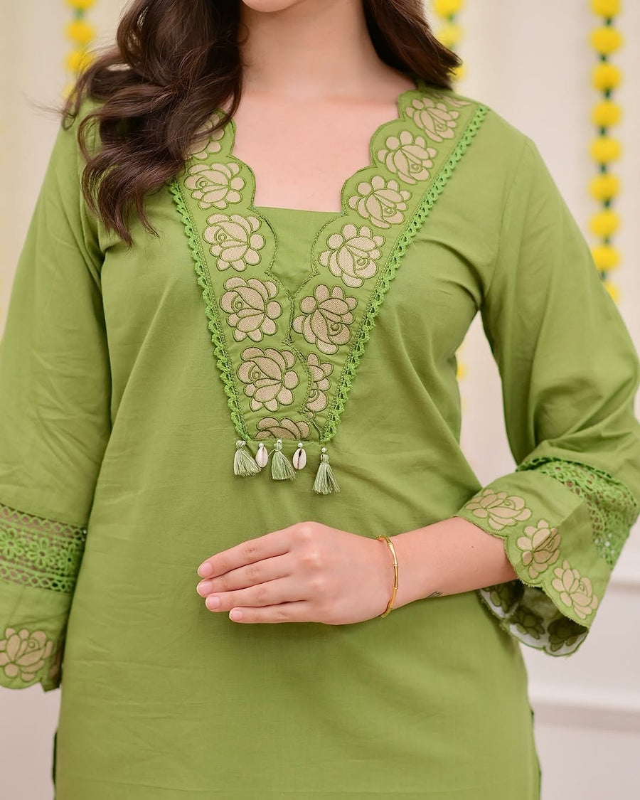 Look straight out of a dreamy movie set as you turn around and walk in this elegant flaired suit! The perfect of traditional wear. (SWSK02)