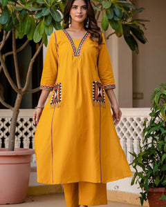 New stylish and affordable beautiful look start a-line set with beautiful elephant print and fabric pure Cotton💃💃 (SWSK05)