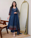 New stylish and affordable beautiful look straight set with beautiful print and fabric pure Cotton💃💃 (SWSK06)