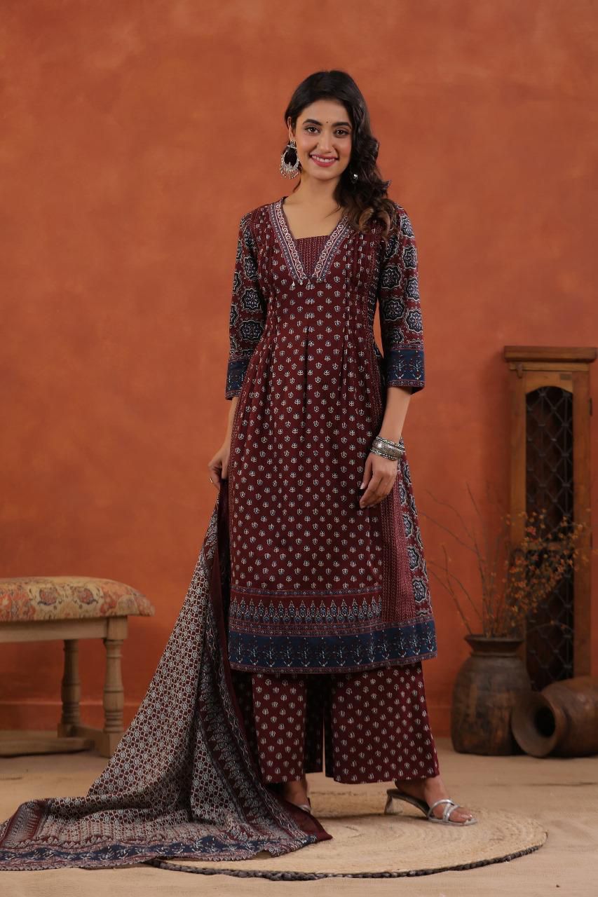 New stylish and affordable beautiful look straight set with beautiful print and fabric pure Cotton💃💃 (SWSK06)