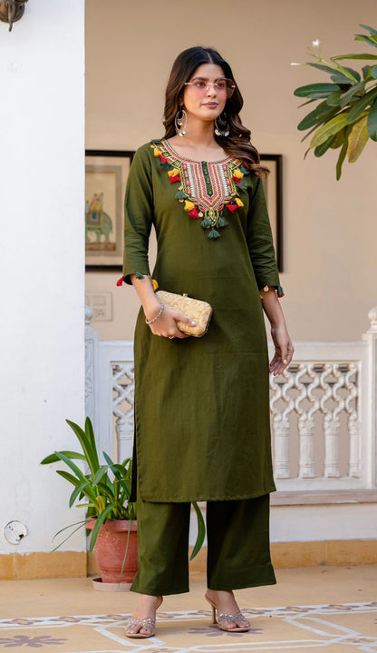 New stylish and affordable beautiful look straight set with beautiful print and fabric pure Cotton💃💃 (SWSK08)