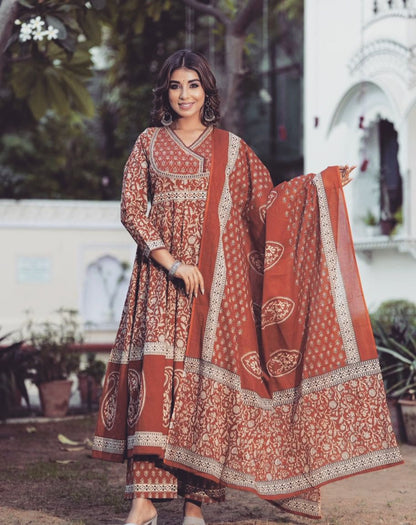 New stylish and affordable beautiful look straight set with beautiful print and fabric pure Cotton💃💃 (SWSK09)