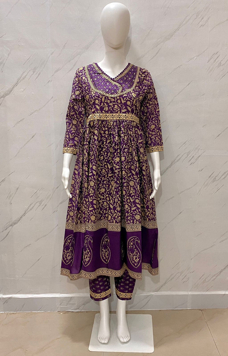 New stylish and affordable beautiful look straight set with beautiful print and fabric pure Cotton💃💃 (SWSK09)
