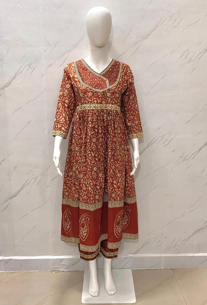 New stylish and affordable beautiful look straight set with beautiful print and fabric pure Cotton💃💃 (SWSK09)