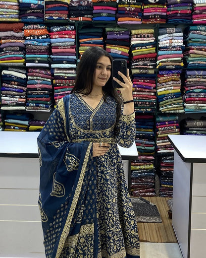 New stylish and affordable beautiful look straight set with beautiful print and fabric pure Cotton💃💃 (SWSK09)