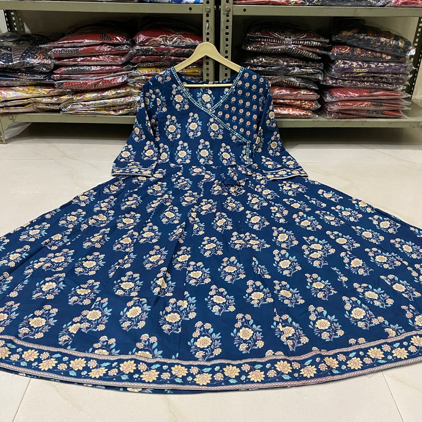 New stylish and affordable beautiful look straight set with beautiful print and fabric pure Cotton💃💃 (SWSK10)