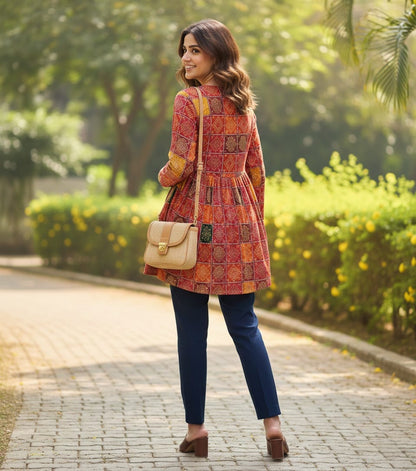 Featuring beautiful Heavy Suit Set which is beautifully decorated foil🌼 Work🪡. (RRD01)