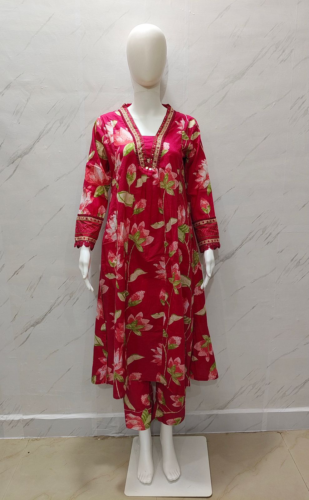 New stylish and affordable beautiful look straight alia cut set with beautiful print and fabric pure Cotton💃💃(SWSK14)