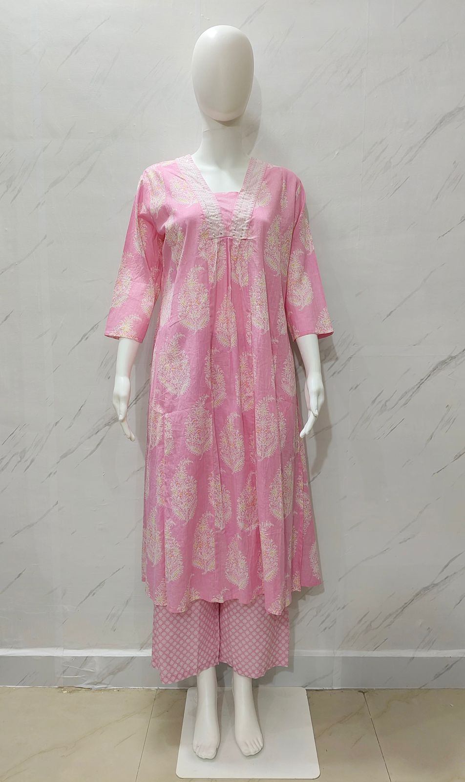 New stylish and affordable beautiful look a-line cut set with beautiful print and fabric pure Cotton💃💃 (SWSK18)