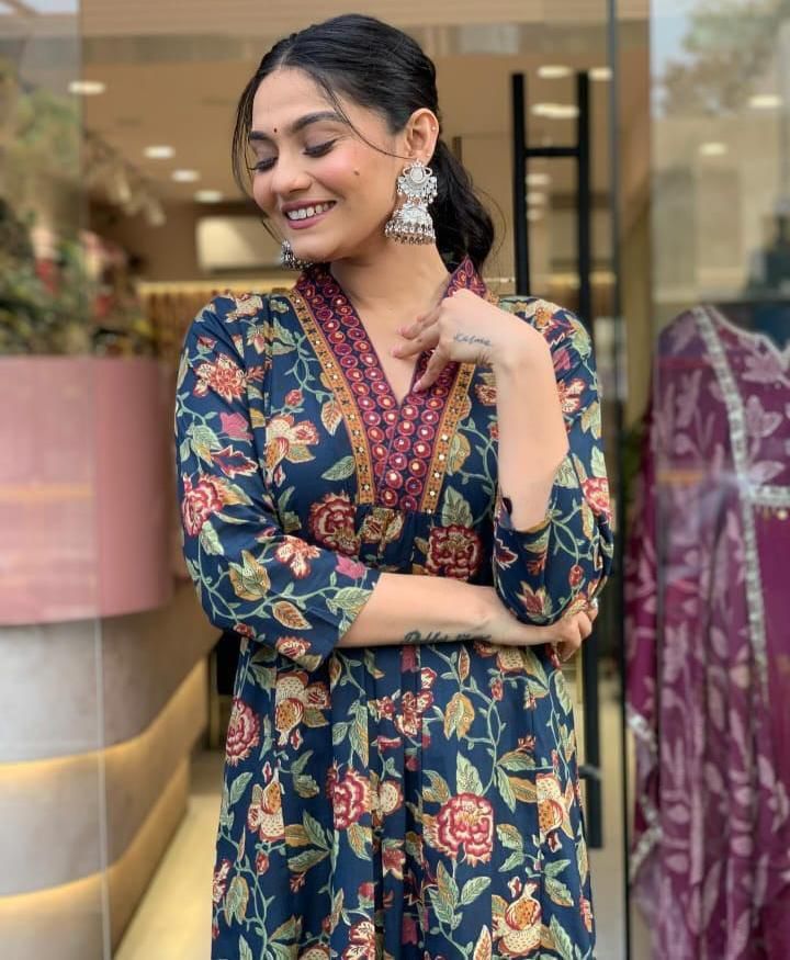 New stylish and affordable beautiful look straight alia cut set with beautiful print and fabric pure Cotton💃💃 (SWSK20)