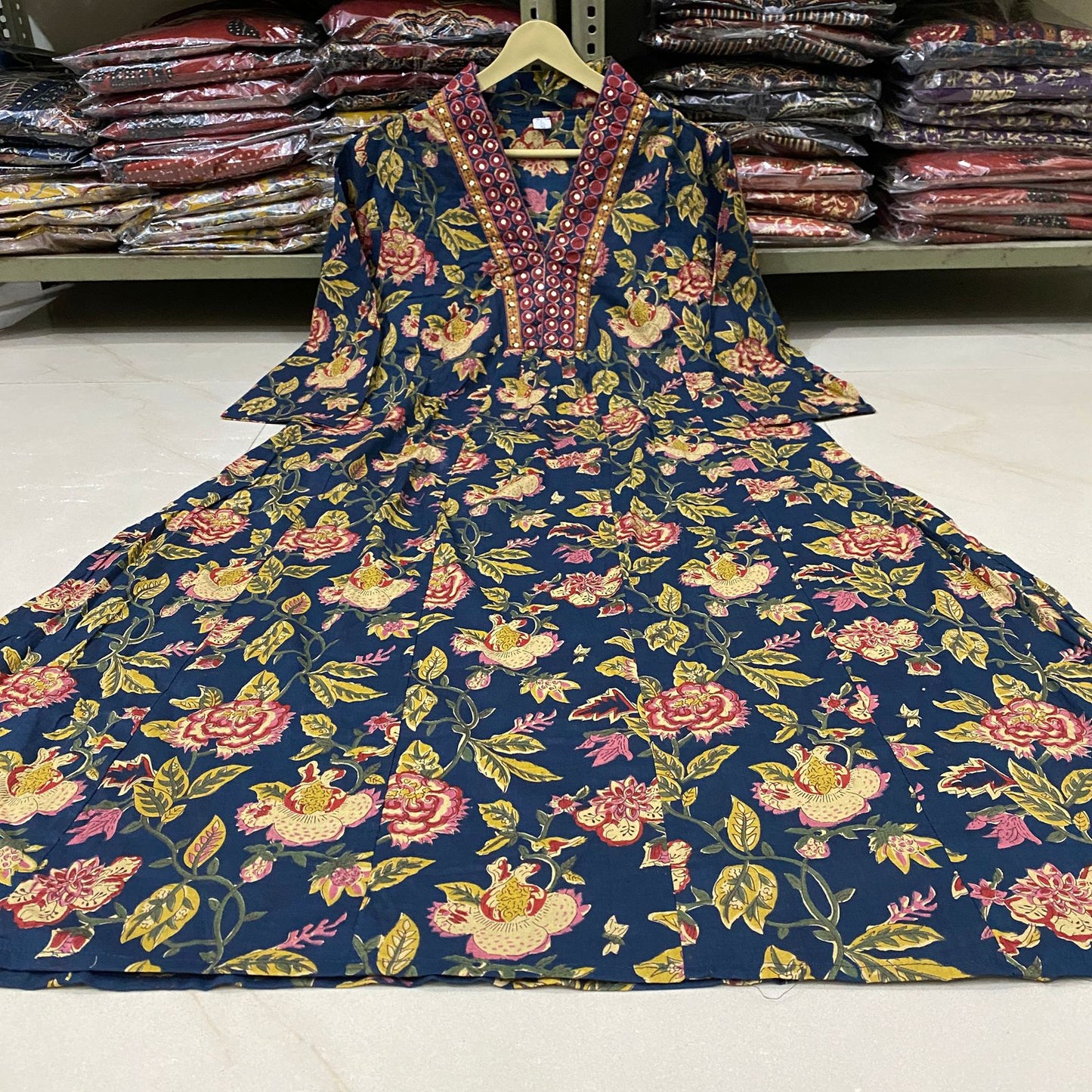 New stylish and affordable beautiful look straight alia cut set with beautiful print and fabric pure Cotton💃💃 (SWSK20)