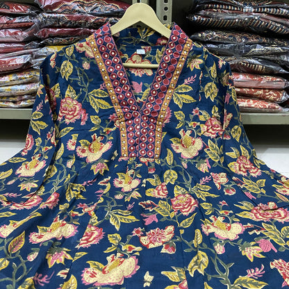 New stylish and affordable beautiful look straight alia cut set with beautiful print and fabric pure Cotton💃💃 (SWSK20)