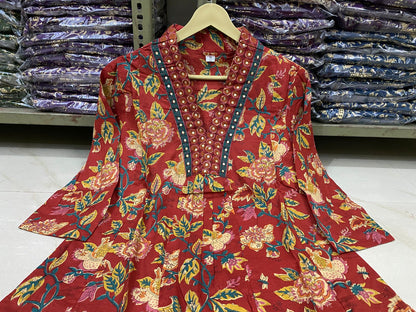 New stylish and affordable beautiful look straight alia cut set with beautiful print and fabric pure Cotton💃💃 (SWSK20)