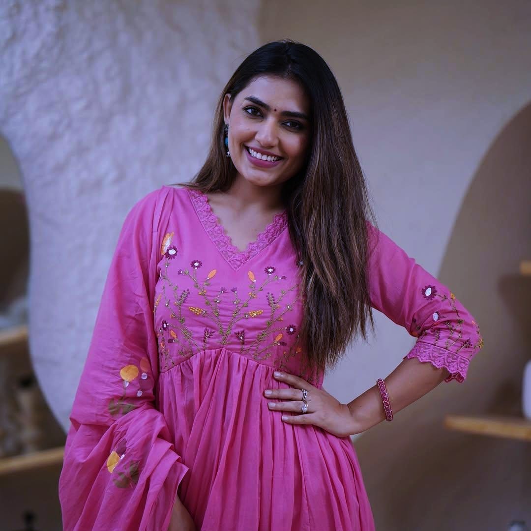 we have included a beautifully cotton malmal printed dupatta Upgrade your wardrobe with this stunning ensemble and step out in style! (SWSK21)