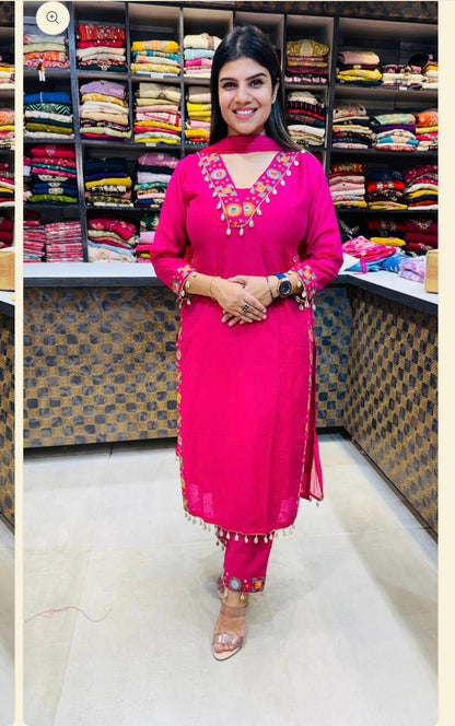 Flaunt the amazing pink RANI  color of this suit in your upcoming festivities. The divine and luxurious fabric (SWSK23)
