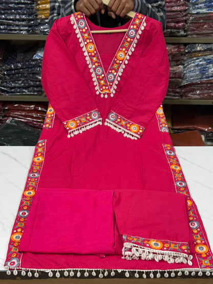 Flaunt the amazing pink RANI  color of this suit in your upcoming festivities. The divine and luxurious fabric (SWSK23)