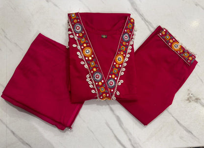 Flaunt the amazing pink RANI  color of this suit in your upcoming festivities. The divine and luxurious fabric (SWSK23)