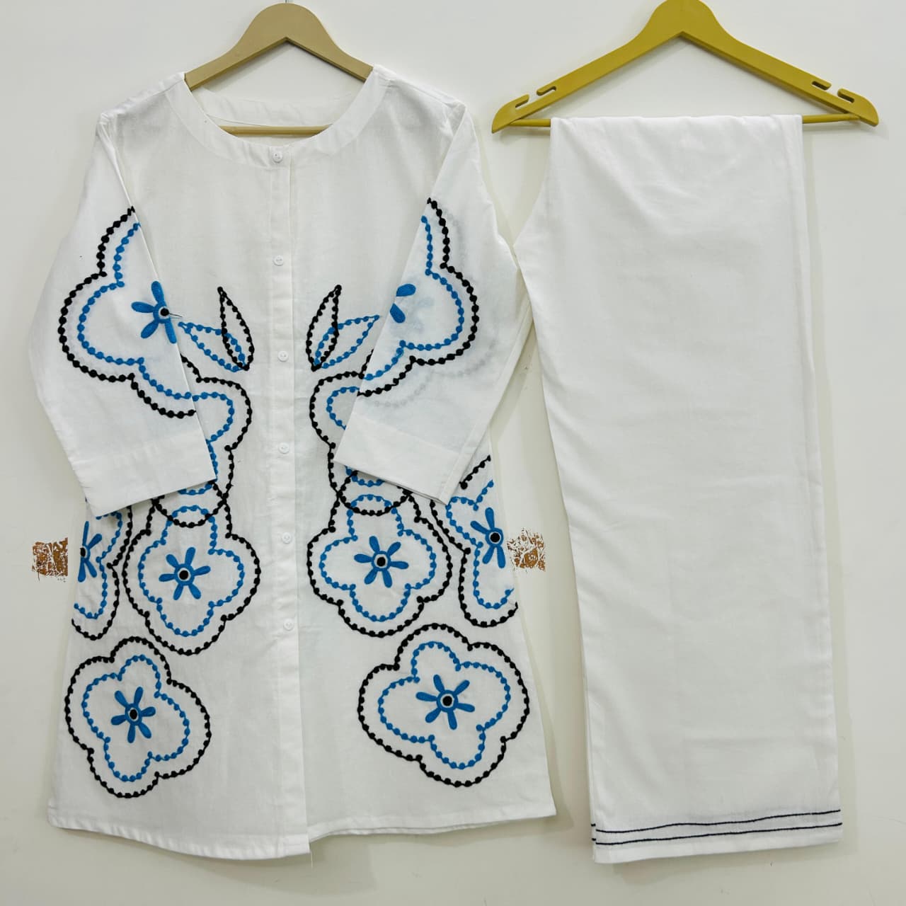 💕💝Whimsical whites/ black / blue  and everything nice! 😍✨ Our  Power Pause Co-ord Set is your perfect summer essential! 🤍🖤☀️✨(SWSK28)