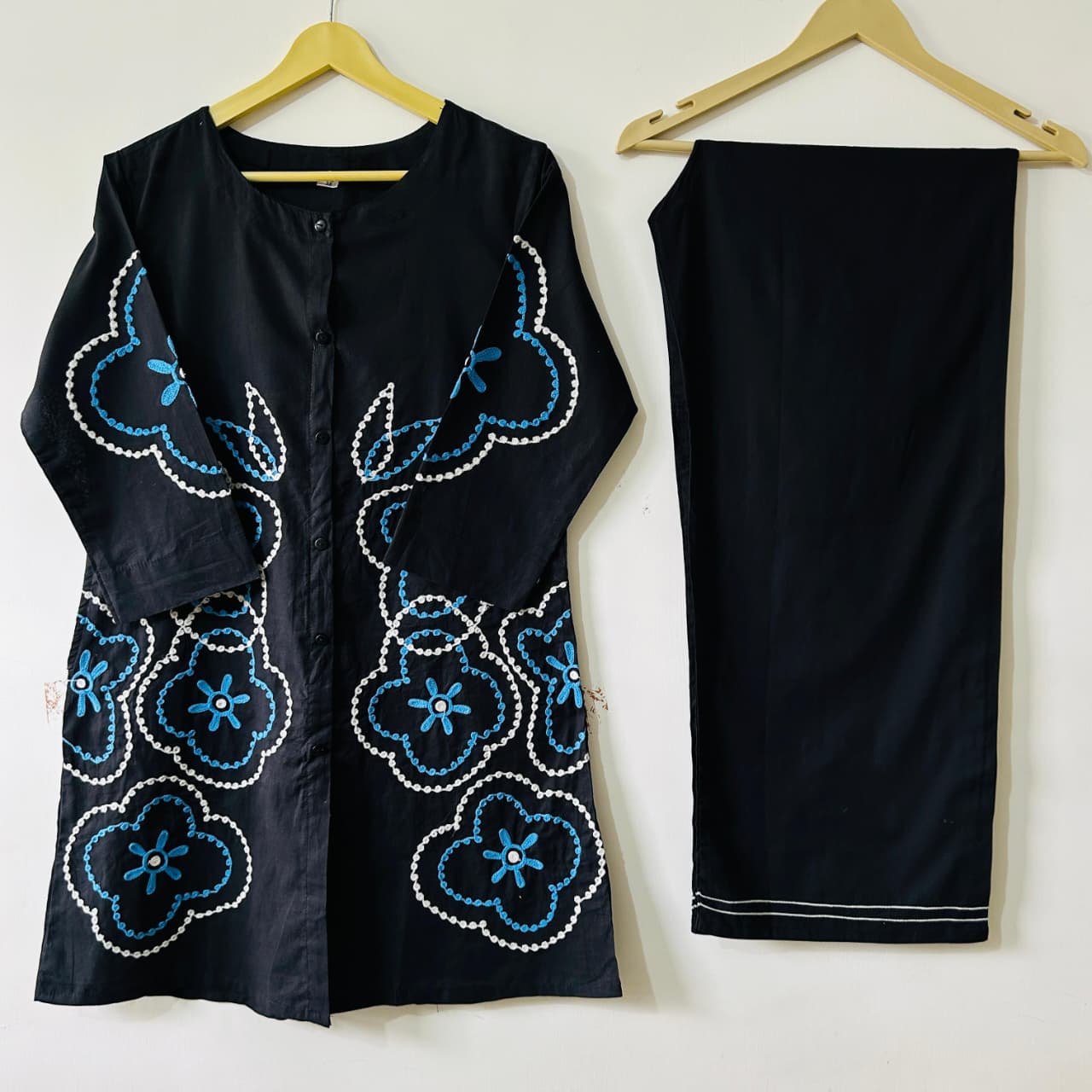 💕💝Whimsical whites/ black / blue  and everything nice! 😍✨ Our  Power Pause Co-ord Set is your perfect summer essential! 🤍🖤☀️✨(SWSK28)